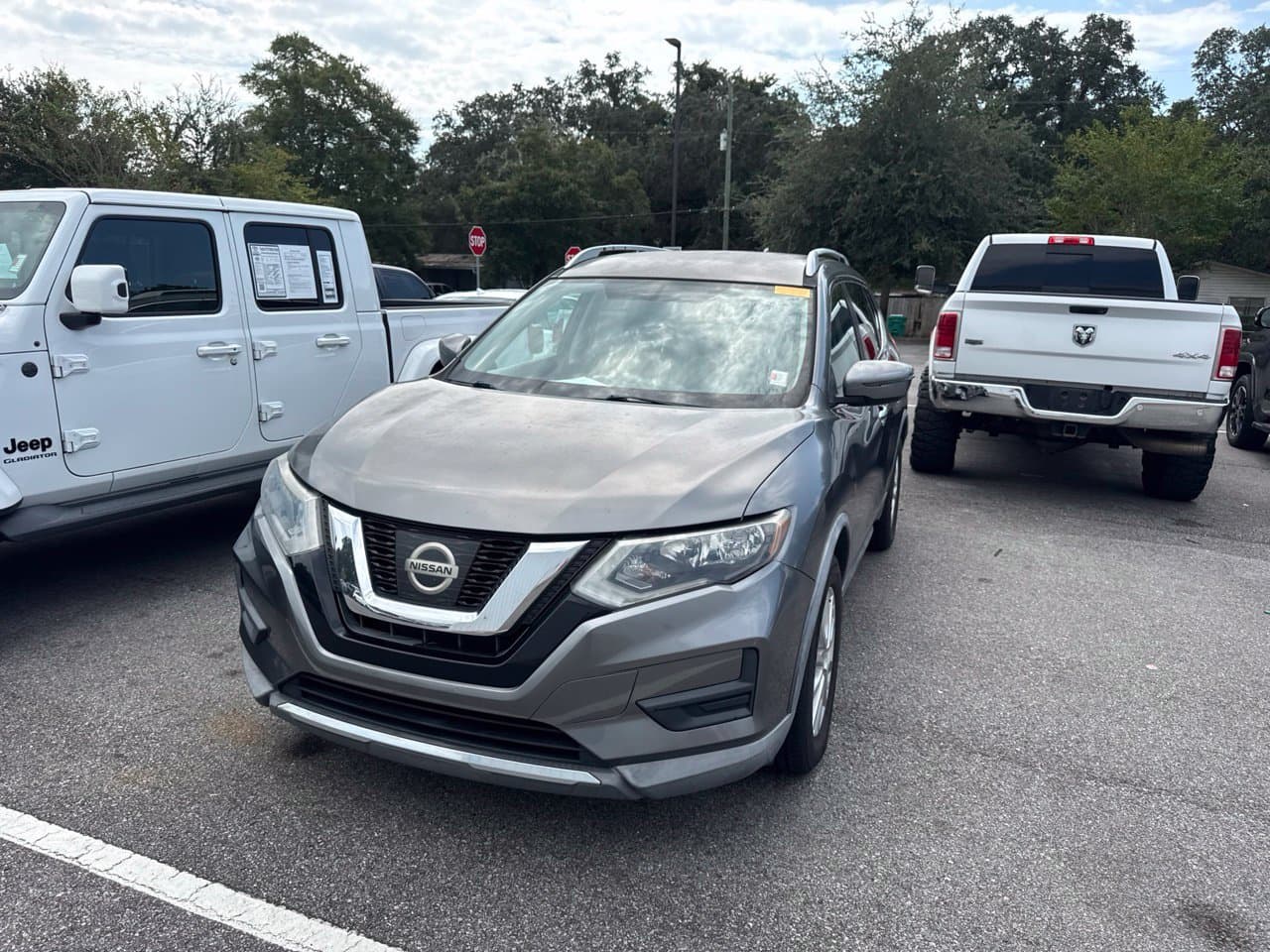 2017 Nissan Rogue SV — photo 1 of 5