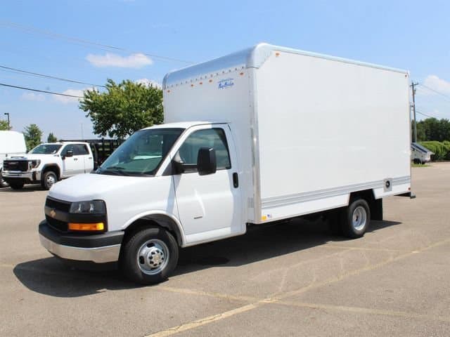 2026 Chevrolet Express Cutaway 3500 1WT — photo 1 of 42