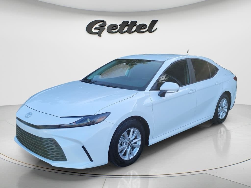 2025 Toyota Camry LE — photo 1 of 28