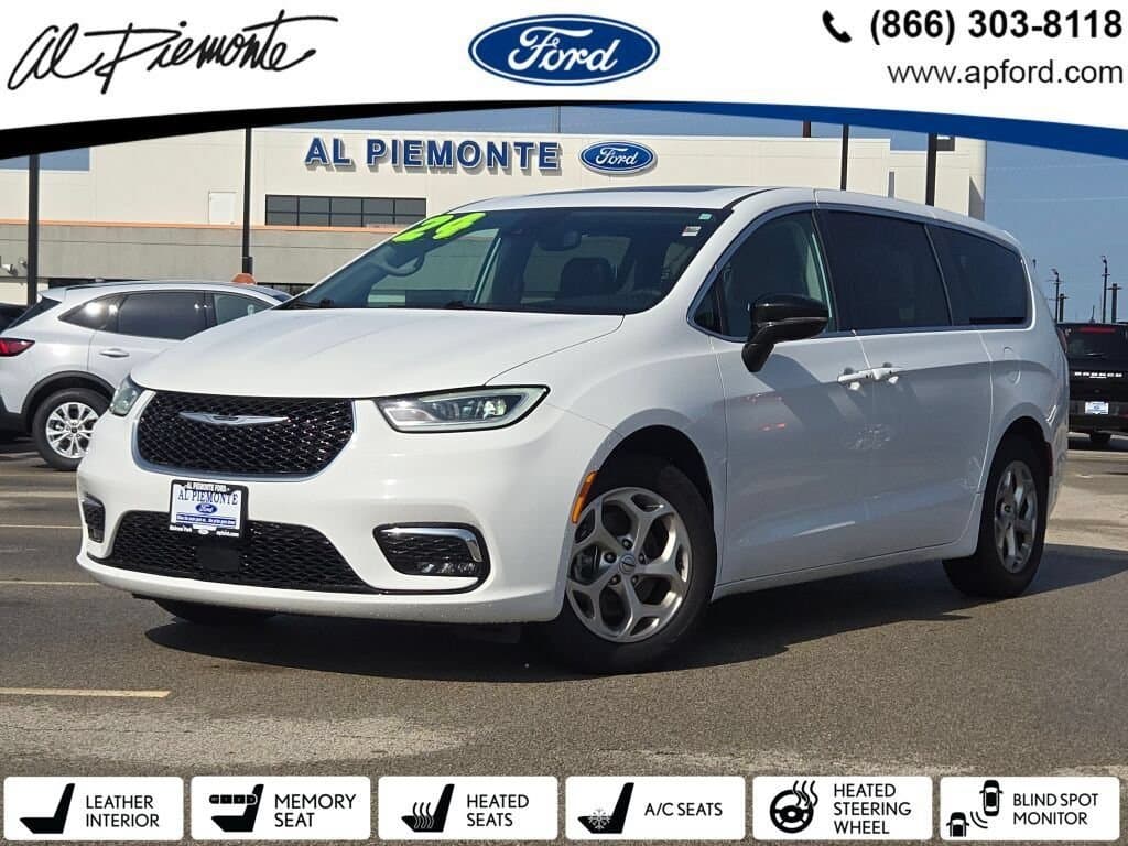 2024 Chrysler Pacifica Limited — photo 1 of 37