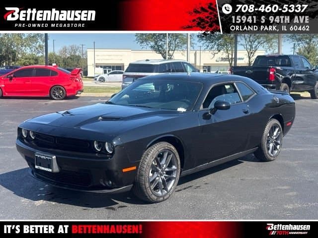 2022 Dodge Challenger SXT — photo 1 of 12