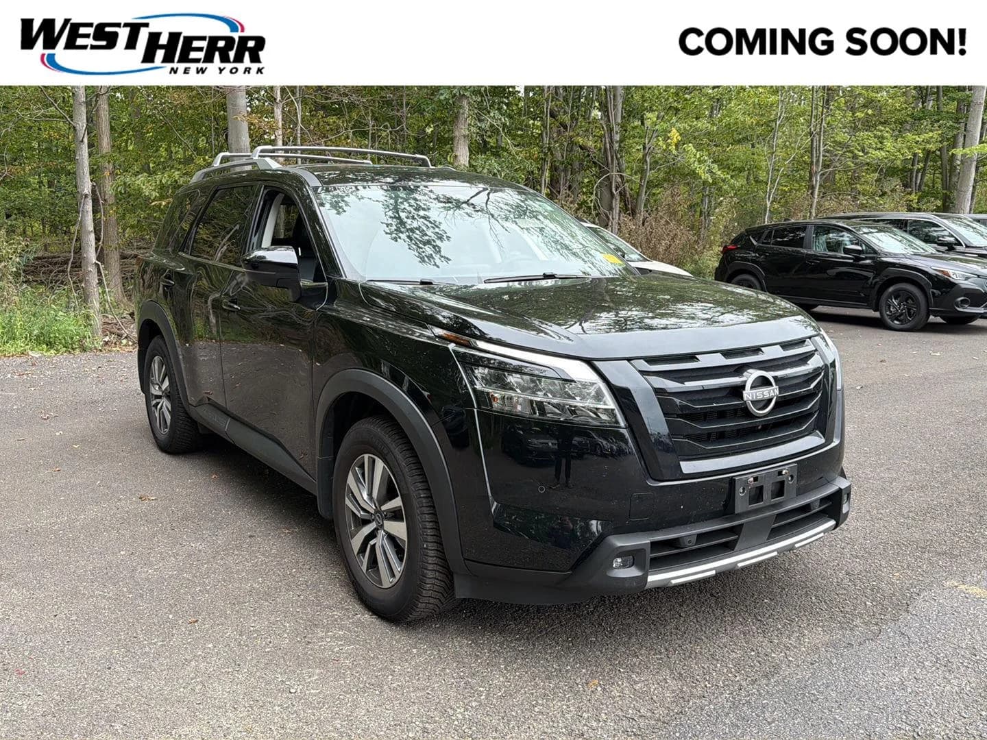 2023 Nissan Pathfinder SL — photo 1 of 22