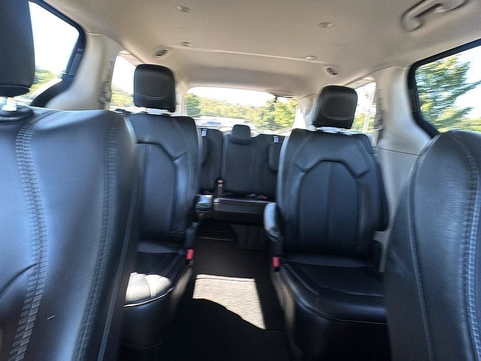 2024 Chrysler Pacifica Touring L — photo 1 of 45