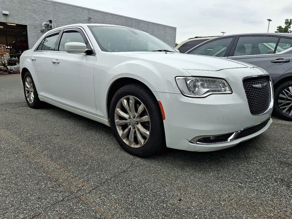 2016 Chrysler 300 Limited — photo 1 of 20