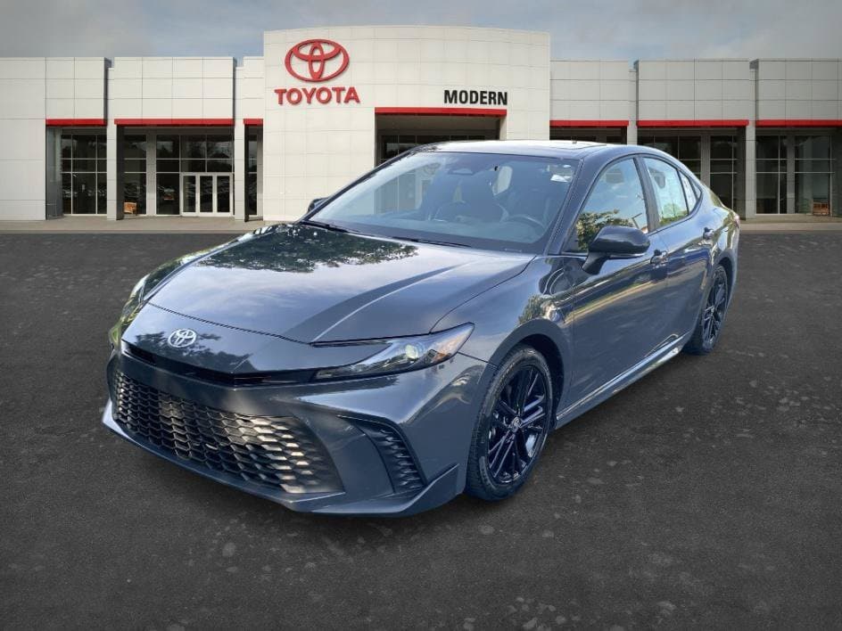 2025 Toyota Camry SE — photo 1 of 28