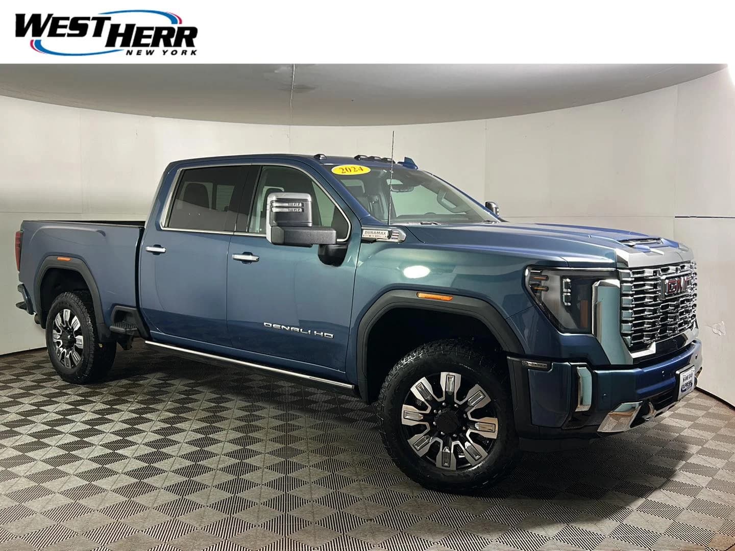 2024 GMC Sierra 2500HD Denali — photo 1 of 39