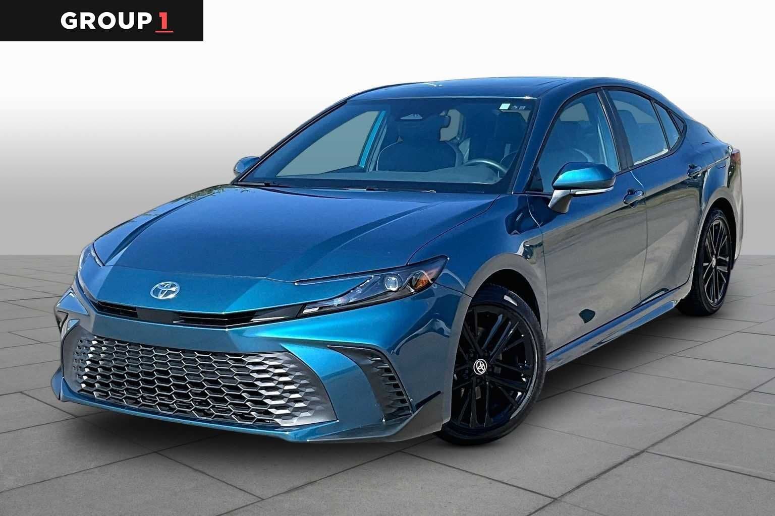 2026 Toyota Camry SE — photo 1 of 35