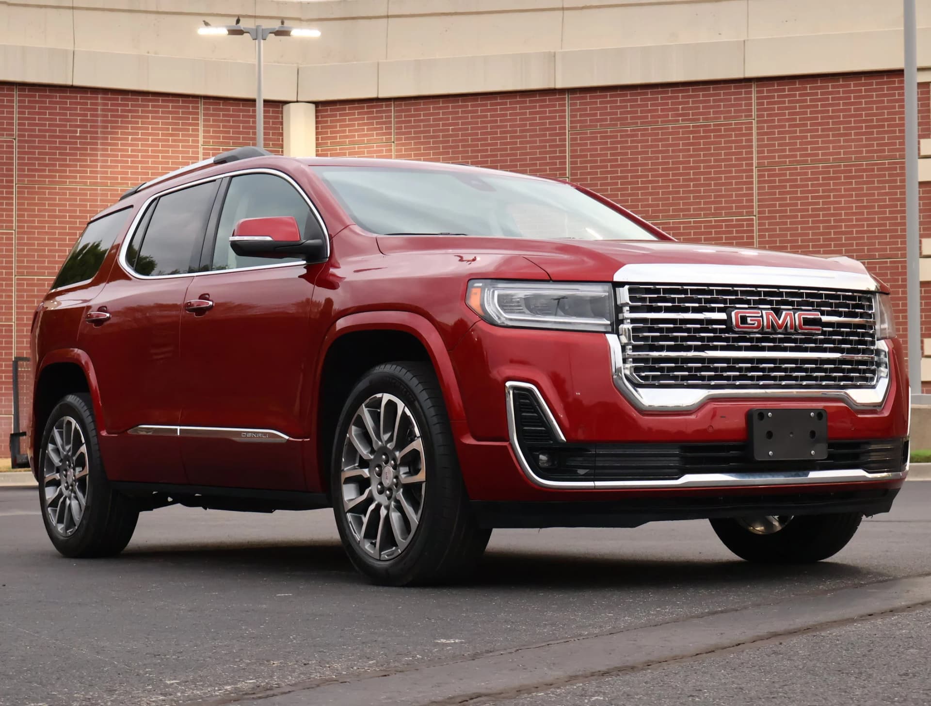 2023 GMC Acadia Denali — photo 1 of 37