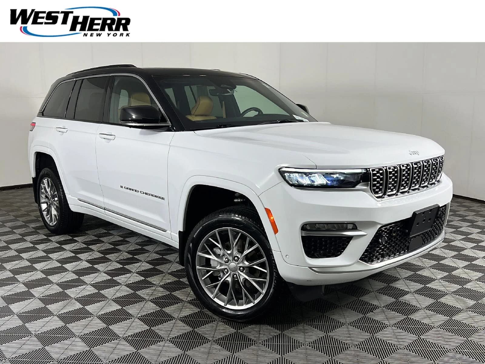 2025 Jeep Grand Cherokee Summit — photo 1 of 45