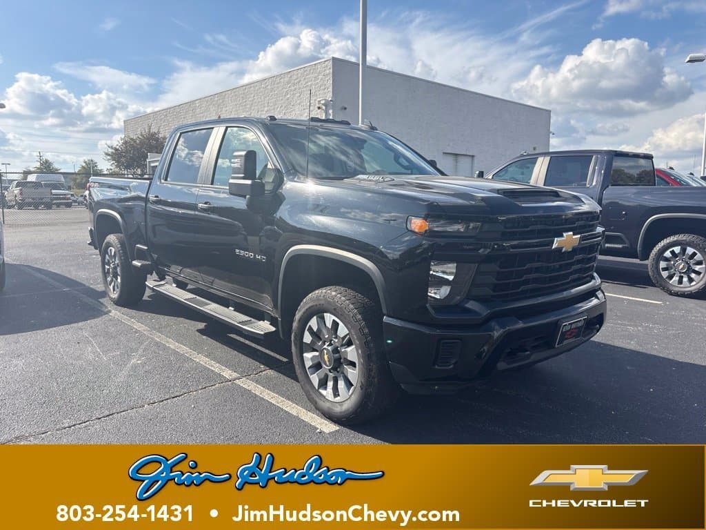 2025 Chevrolet Silverado 2500HD Custom — photo 1 of 10