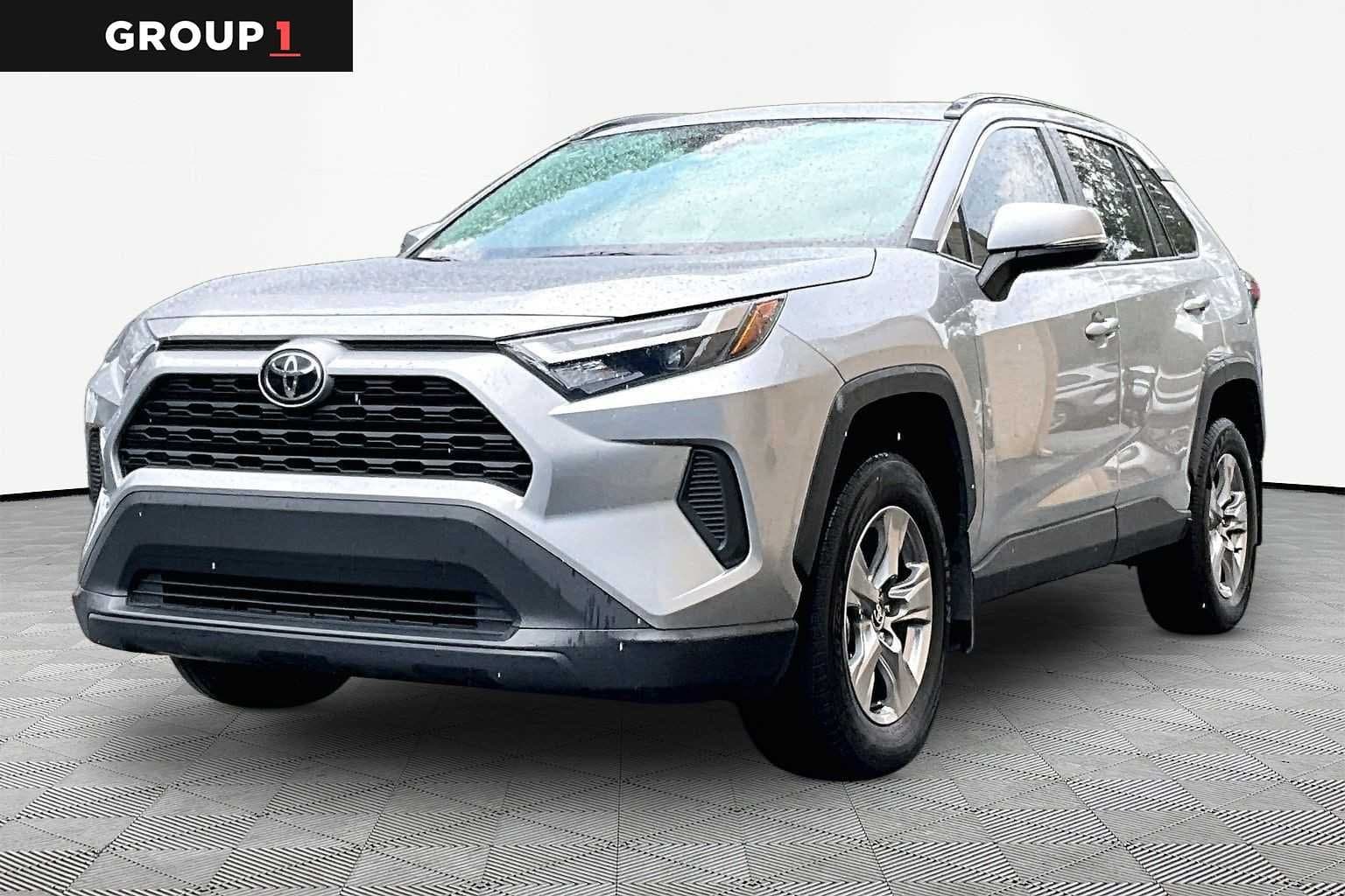 2025 Toyota RAV4 XLE — photo 1 of 34