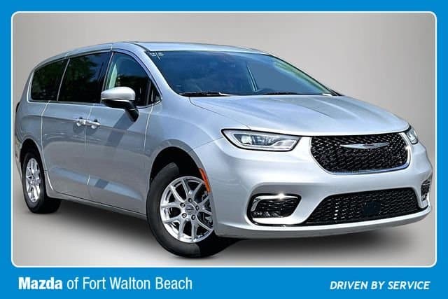 2023 Chrysler Pacifica Touring L — photo 1 of 36