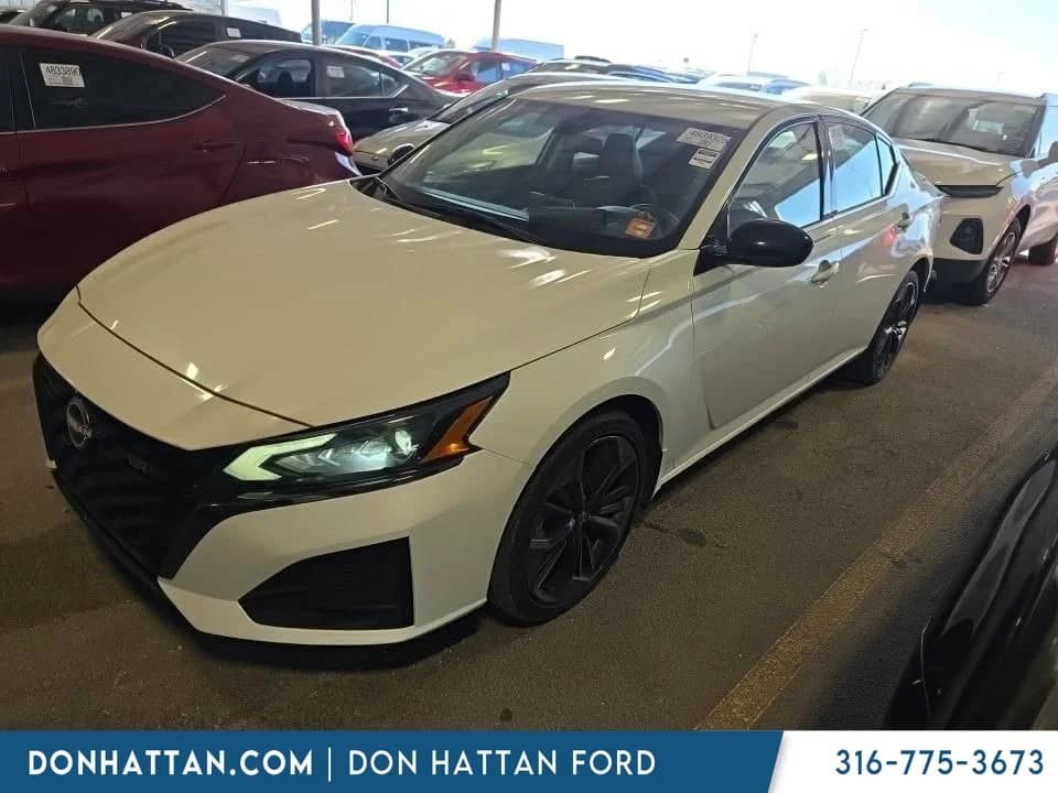 2023 Nissan Altima 2.5 SR — photo 1 of 6