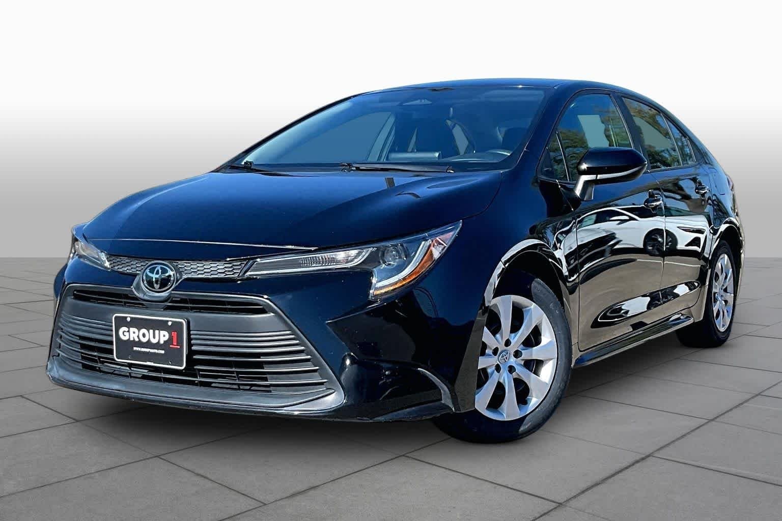 2025 Toyota Corolla LE — photo 1 of 36