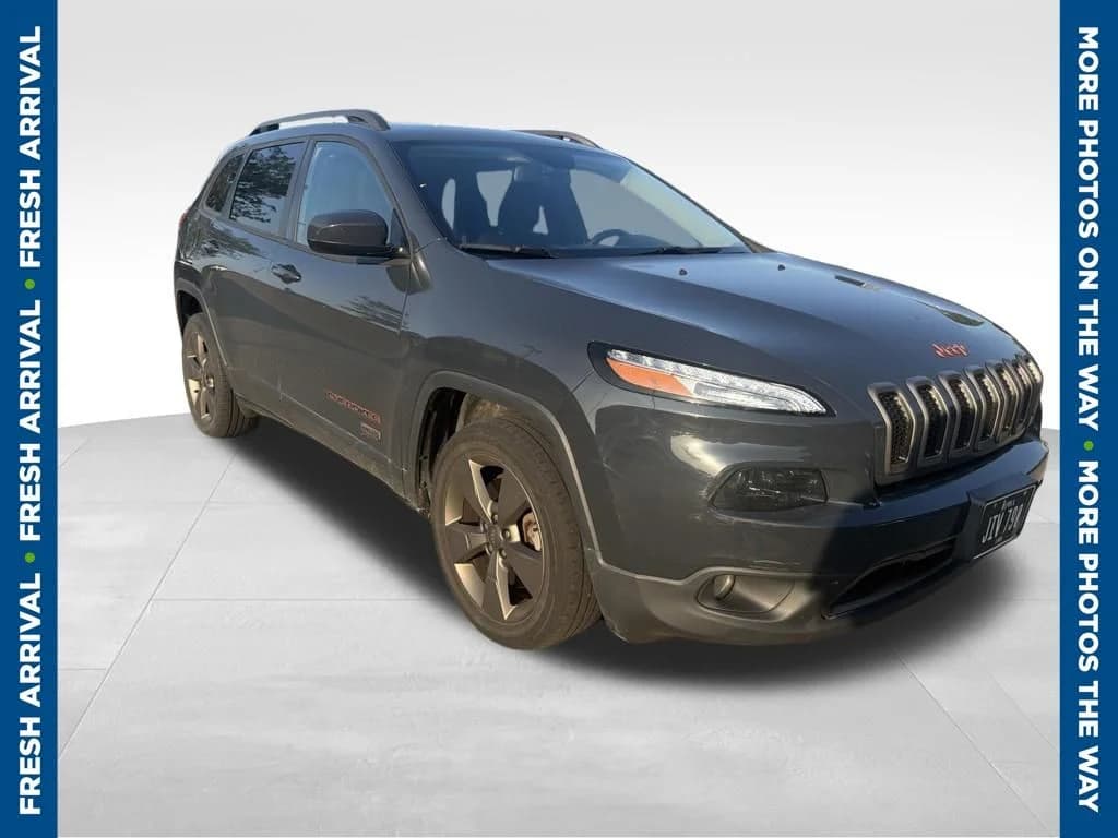 2016 Jeep Cherokee Latitude — photo 1 of 8