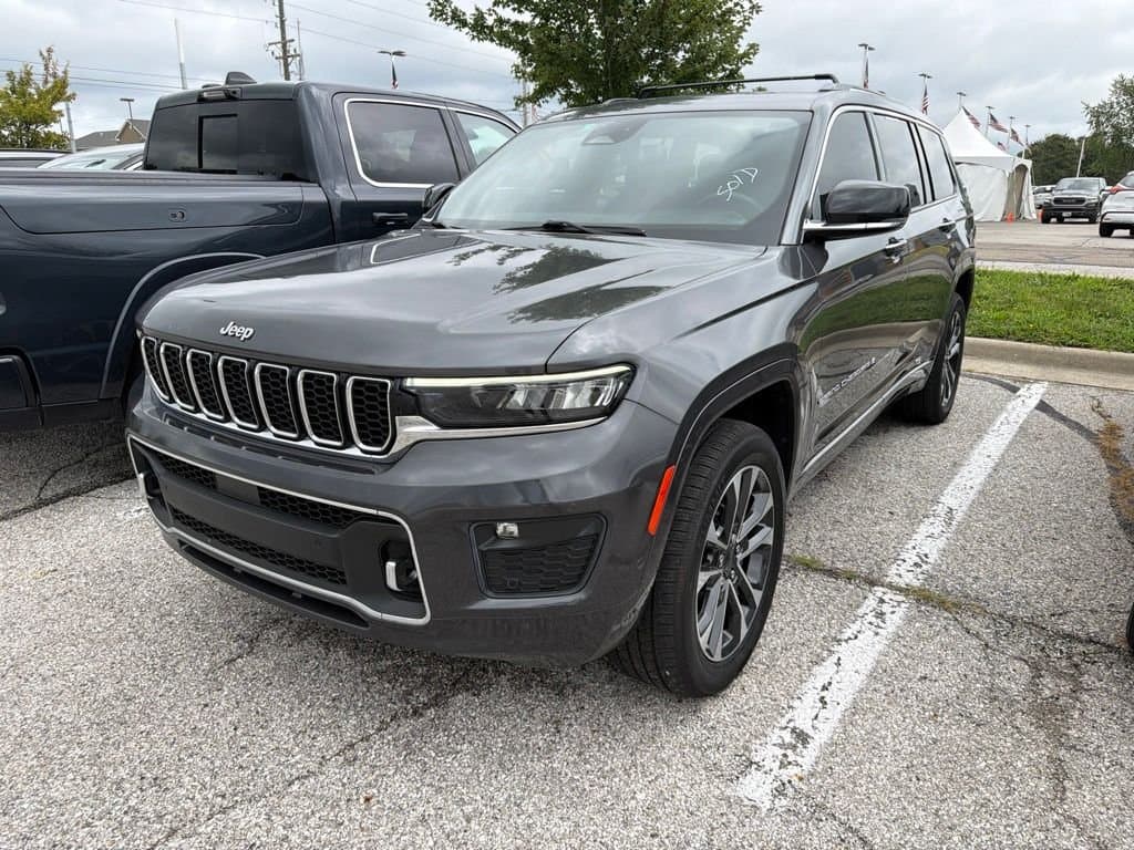 2021 Jeep Grand Cherokee L Overland — photo 1 of 40
