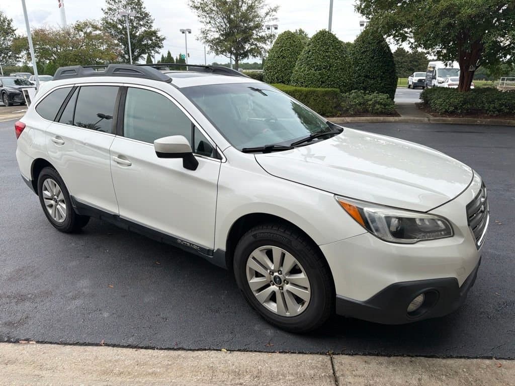 2017 Subaru Outback Premium — photo 1 of 4