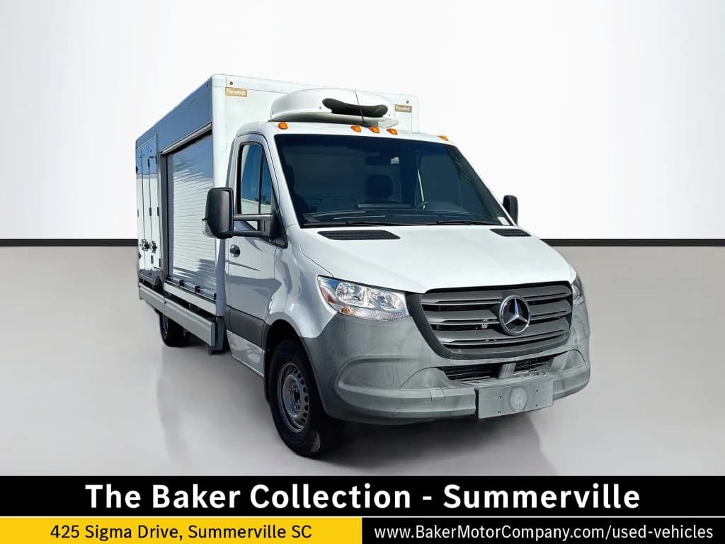 2022 Mercedes-Benz Sprinter Cab Chassis Base — photo 1 of 36