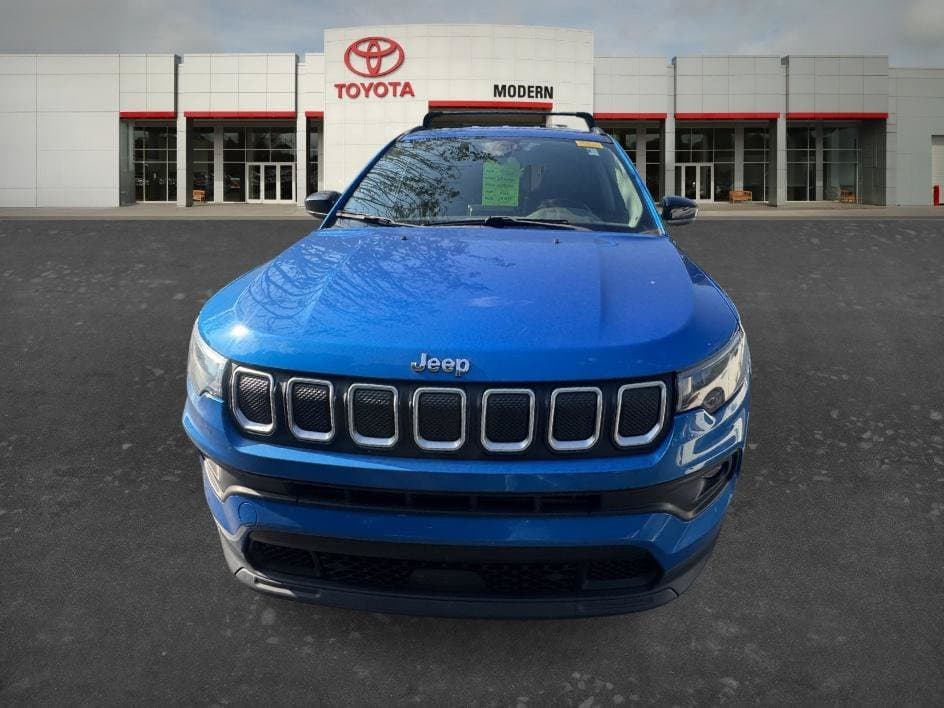 2022 Jeep Compass Latitude — photo 1 of 25