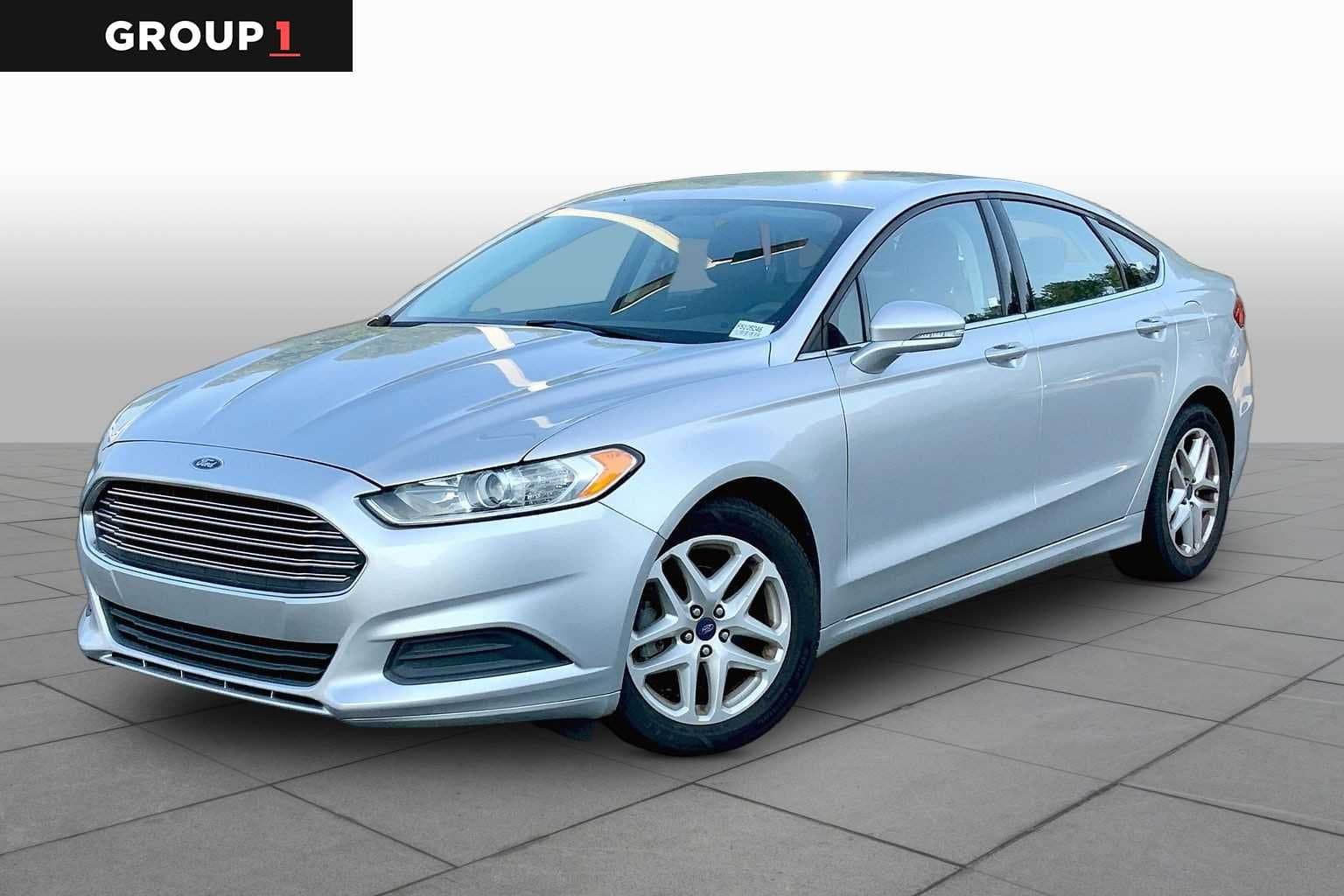 2015 Ford Fusion SE — photo 1 of 28