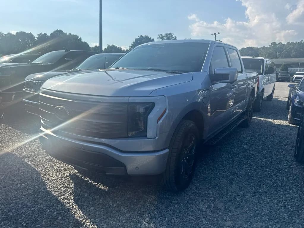 2022 Ford F-150 Lightning LARIAT — photo 1 of 4