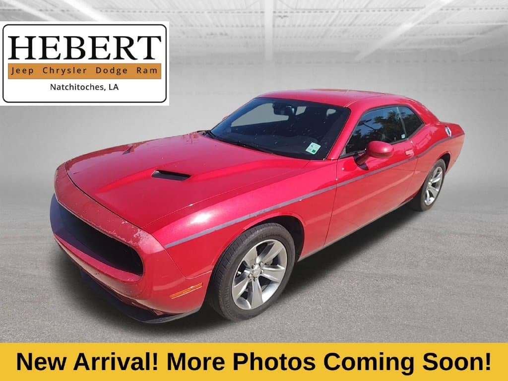 2015 Dodge Challenger SXT — photo 1 of 8