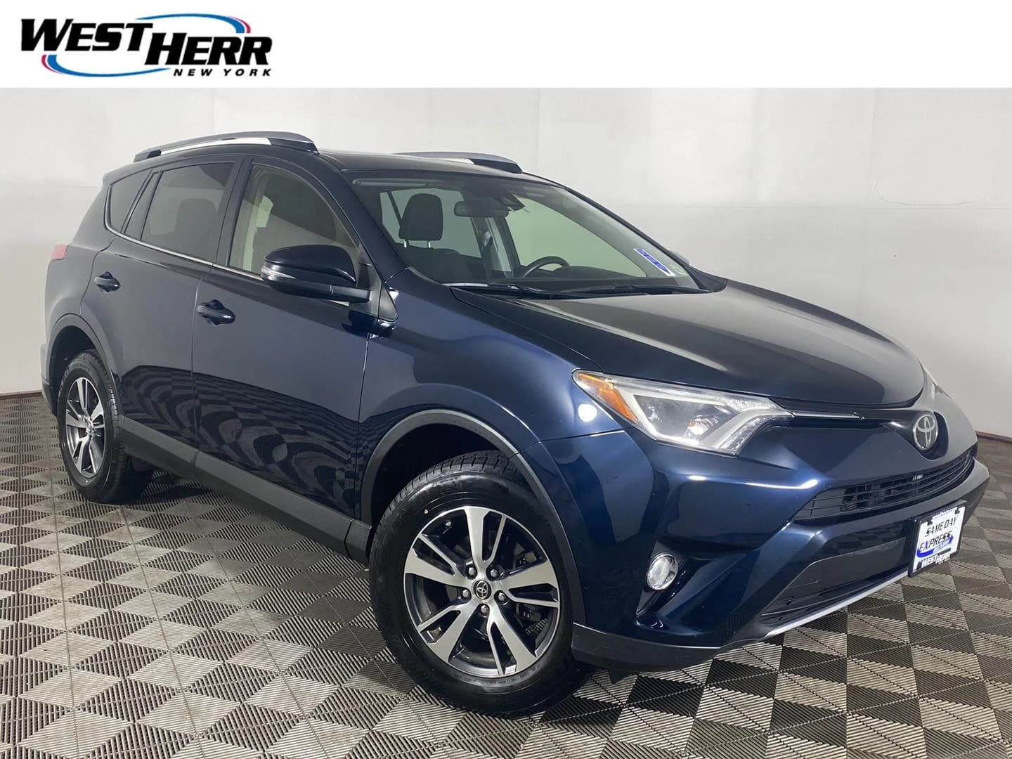 2018 Toyota RAV4 XLE — photo 1 of 29