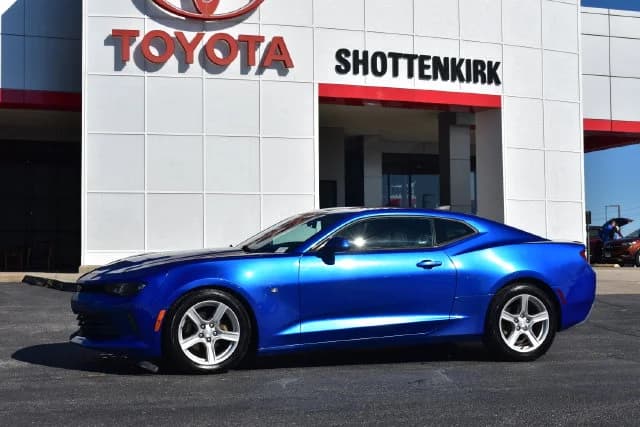 2017 Chevrolet Camaro 1LT — photo 1 of 32
