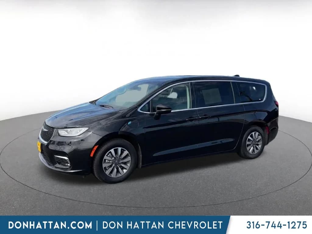 2023 Chrysler Pacifica Hybrid Touring L — photo 1 of 15