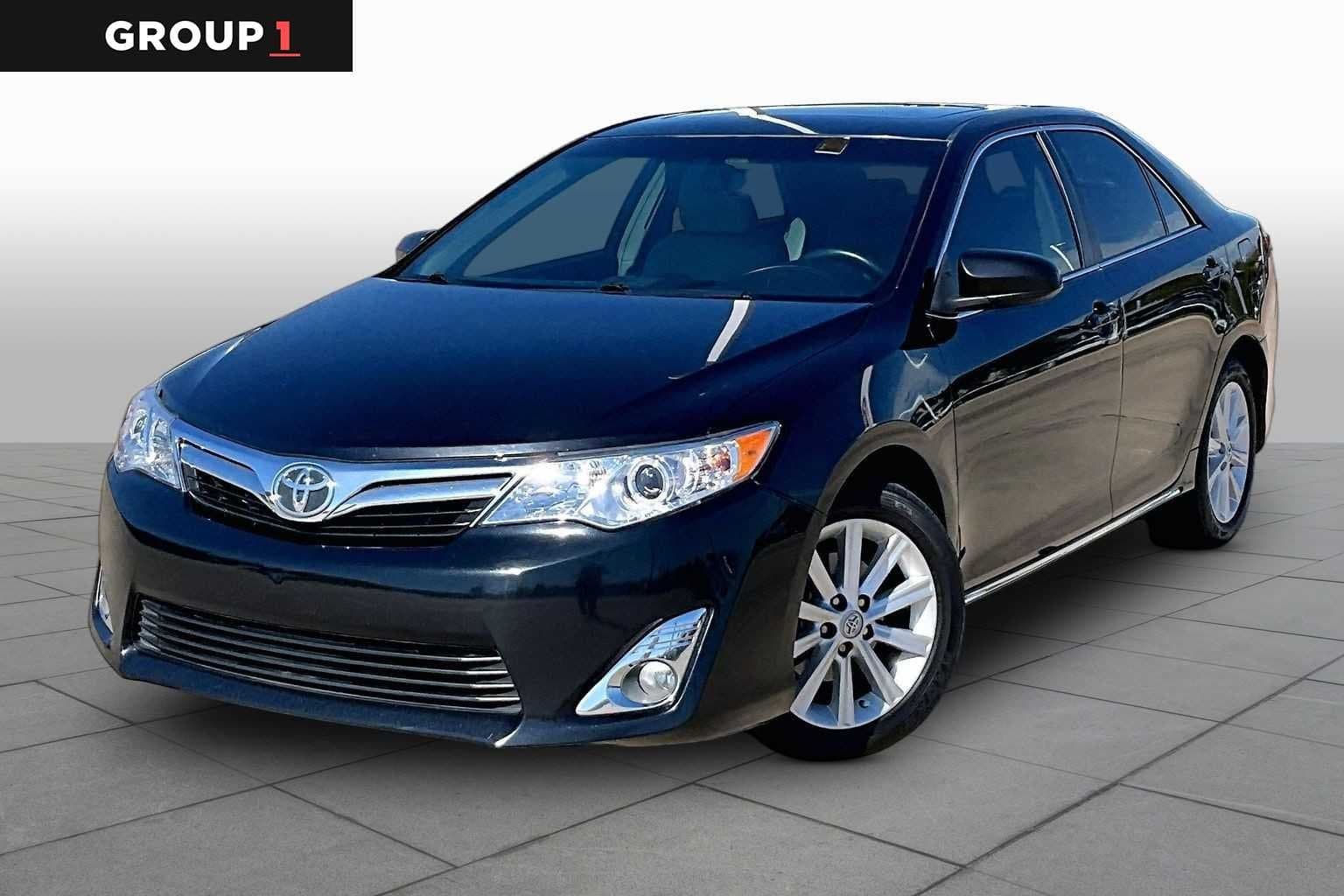2013 Toyota Camry XLE — photo 1 of 35
