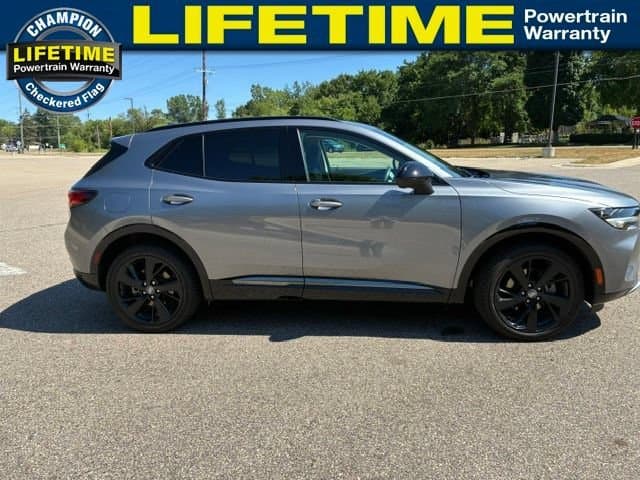 2022 Buick Envision Essence — photo 1 of 3