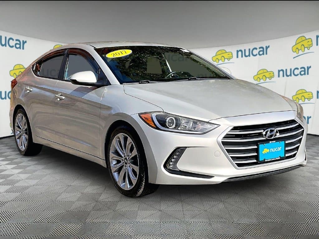 2017 Hyundai Elantra SE — photo 1 of 31