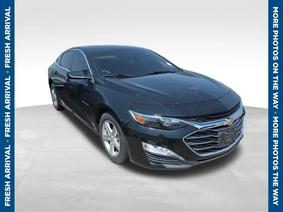 2022 Chevrolet Malibu LT — photo 1 of 10