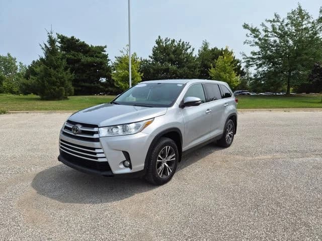 2019 Toyota Highlander LE Plus — photo 1 of 33