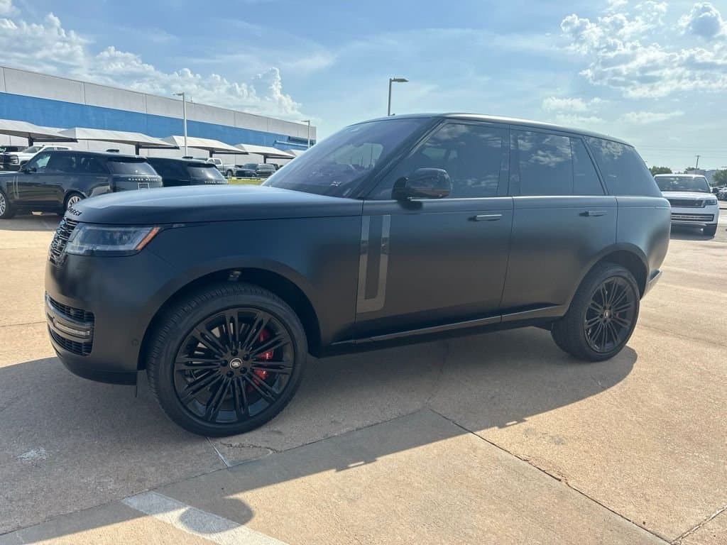 2023 Land Rover Range Rover SE — photo 1 of 6