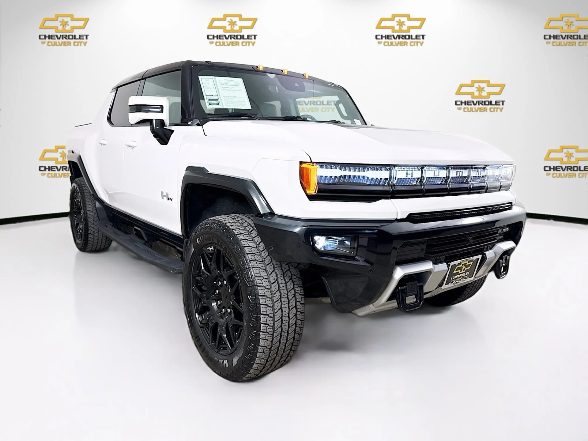 2025 GMC HUMMER EV Pickup 2X — photo 1 of 36
