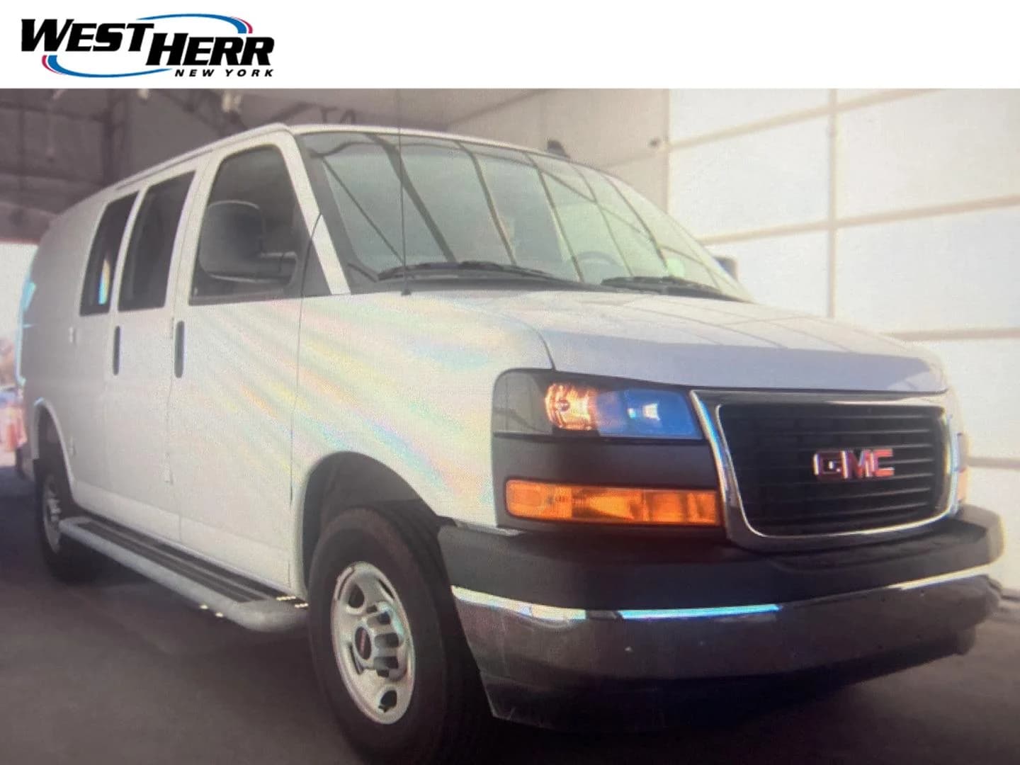 2025 GMC Savana Cargo Van Base — photo 1 of 8