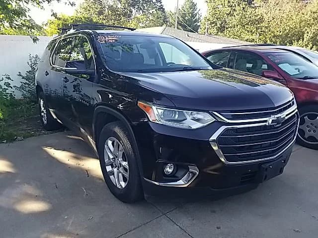 2021 Chevrolet Traverse Base — photo 1 of 30