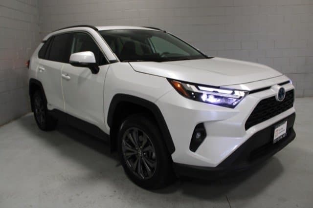 2023 Toyota Rav4 xle — photo 1 of 25