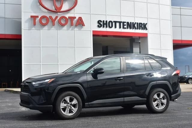 2025 Toyota RAV4 XLE — photo 1 of 32