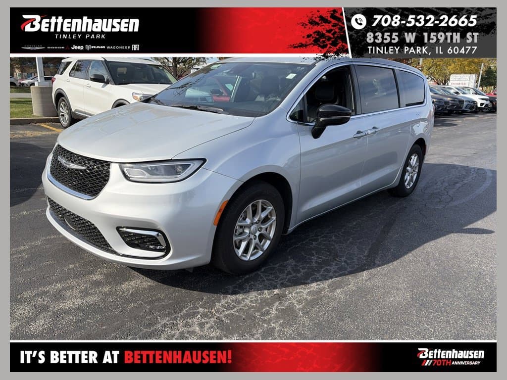 2026 Chrysler Pacifica Select — photo 1 of 12