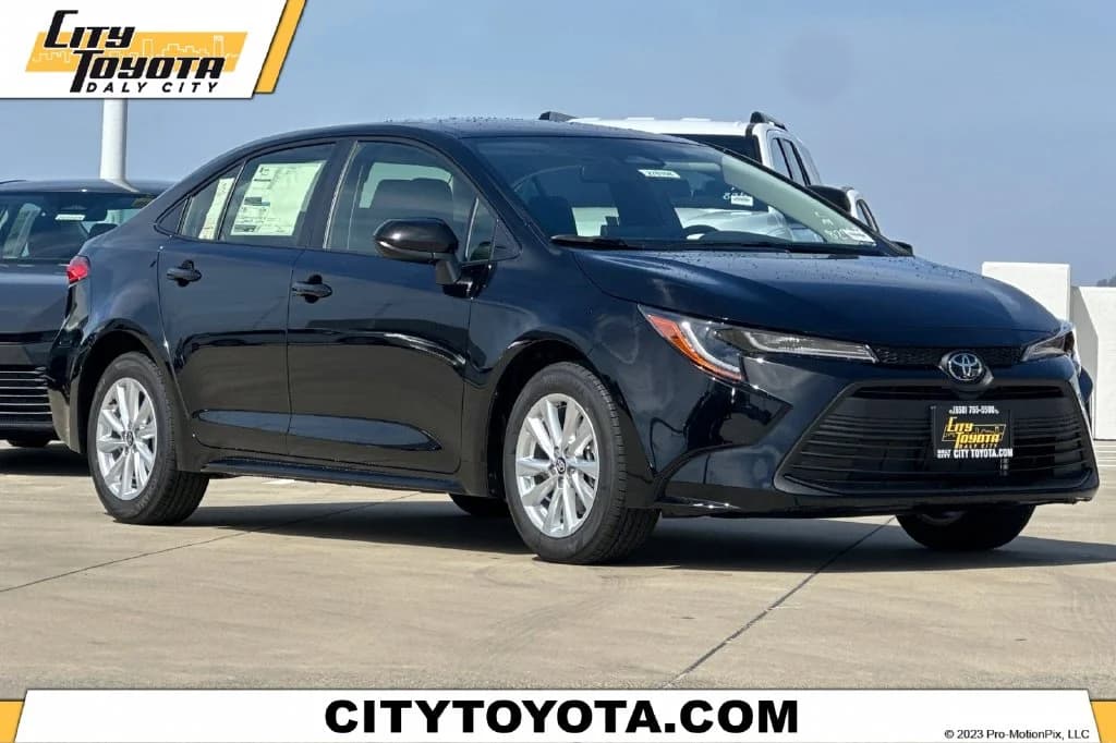 2027 Toyota Corolla LE — photo 1 of 33