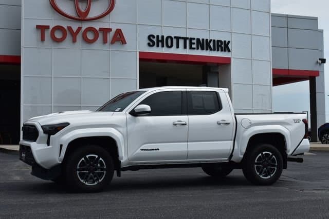 2024 Toyota Tacoma TRD Sport — photo 1 of 38