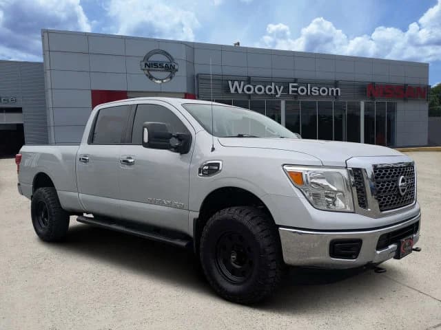 2017 Nissan Titan XD SV — photo 1 of 26