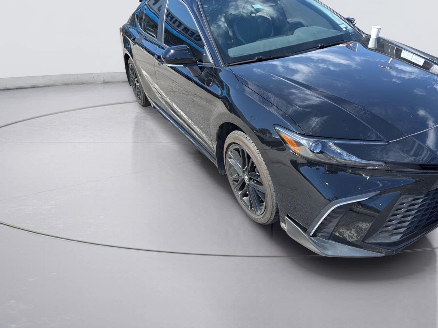2025 Toyota Camry SE — photo 1 of 4