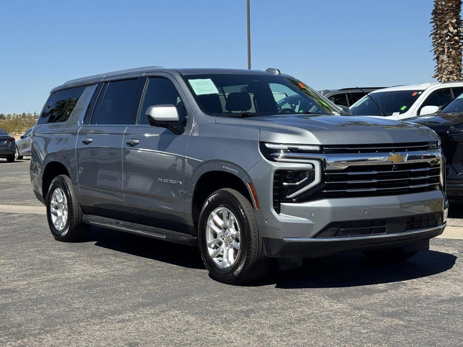 2025 Chevrolet Suburban LT — photo 1 of 24