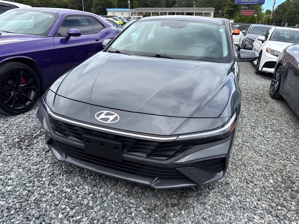 2024 Hyundai Elantra SEL — photo 1 of 5