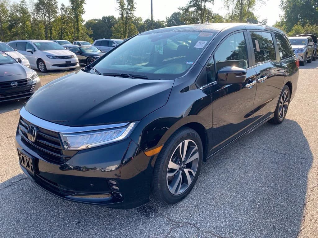 2024 Honda Odyssey Touring — photo 1 of 16