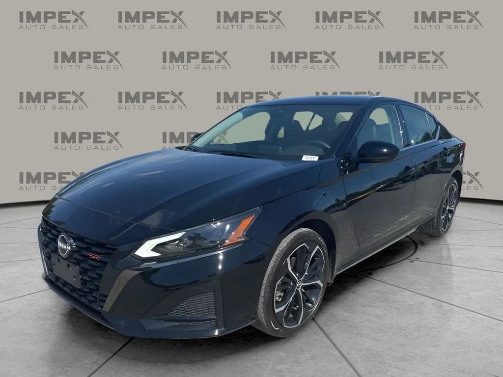 2024 Nissan Altima 2.5 SR — photo 1 of 33