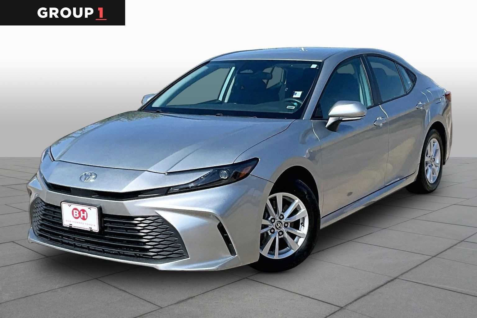 2025 Toyota Camry LE — photo 1 of 33